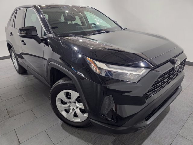 Used 2023 Toyota RAV4 LE AWD/4WD image 7