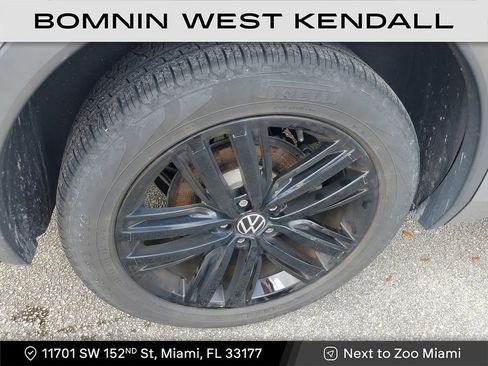 Used 2022 Volkswagen Tiguan SE R-Line image 9