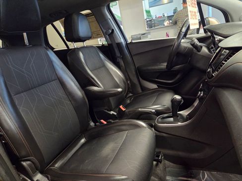 Used 2018 Chevrolet Trax LT w/ Sun & Sound Package image 54