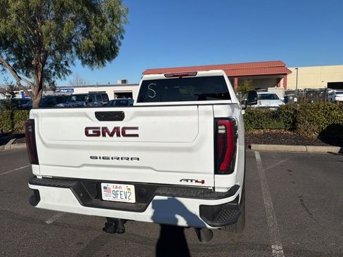 Used 2025 GMC Sierra 2500 AT4 image 12