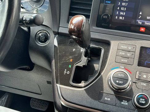 Used 2015 Toyota Sienna Limited Premium AWD/4WD image 24