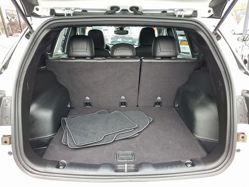 Used 2023 Jeep Compass Latitude image 29