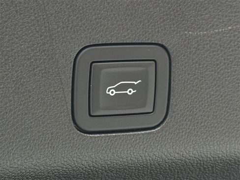 Certified 2025 Chevrolet Suburban Z71 image 26