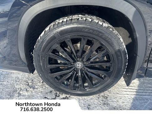 Used 2023 Toyota Highlander L image 11