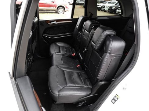 Used 2015 Mercedes-Benz GL 550 4MATIC image 38