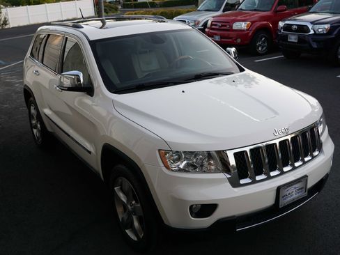 Used 2012 Jeep Grand Cherokee Overland image 8