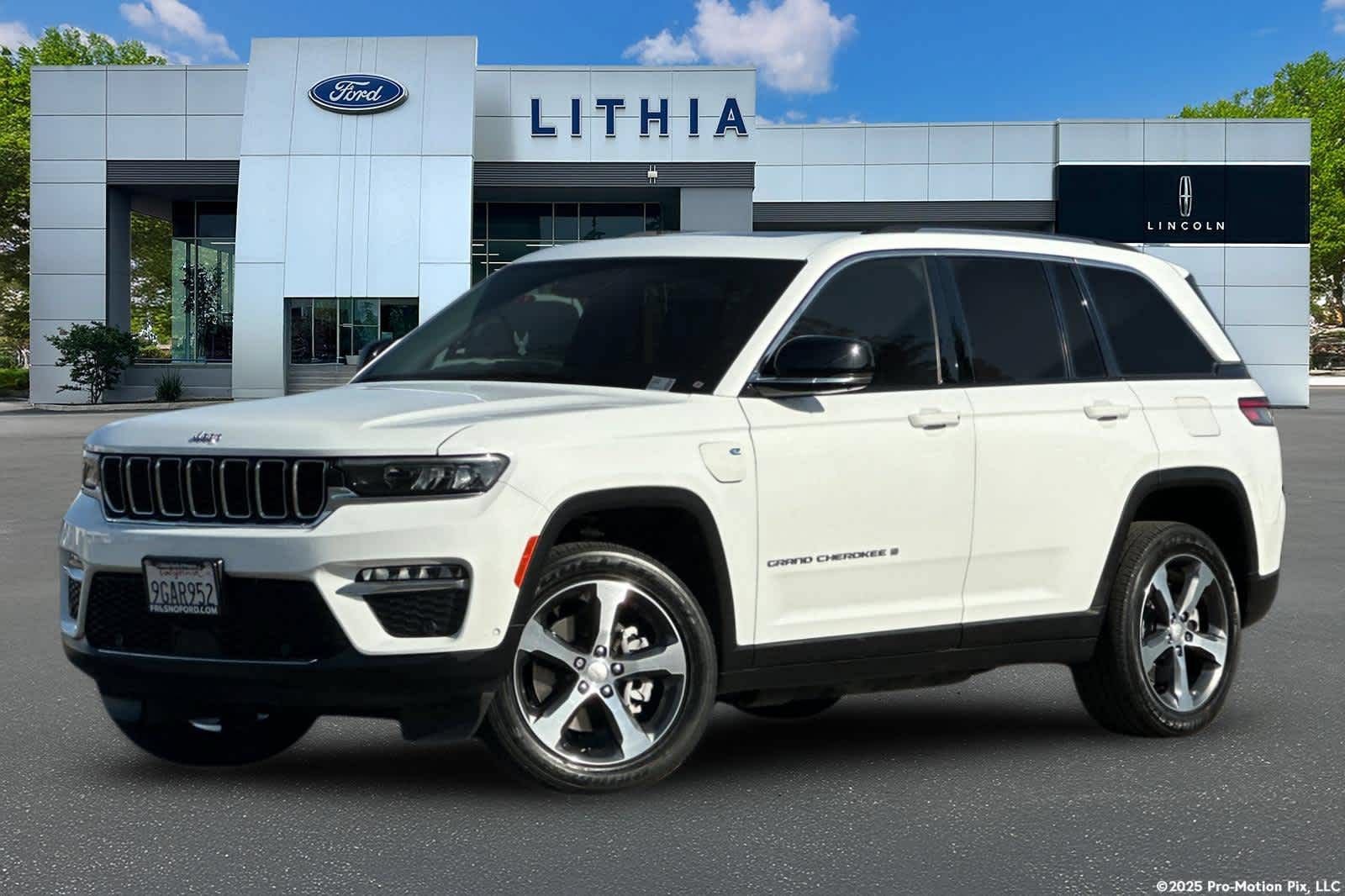 Used 2023 Jeep Grand Cherokee 4WD 4xe w/ Luxury Tech Group II image 1