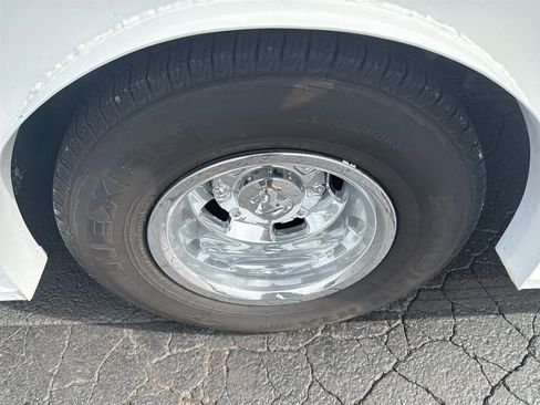 Used 2024 RAM 3500 Tradesman w/ Chrome Appearance Group image 9