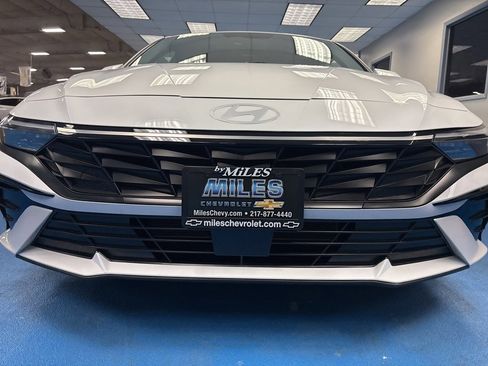 Used 2025 Hyundai Elantra SEL image 14