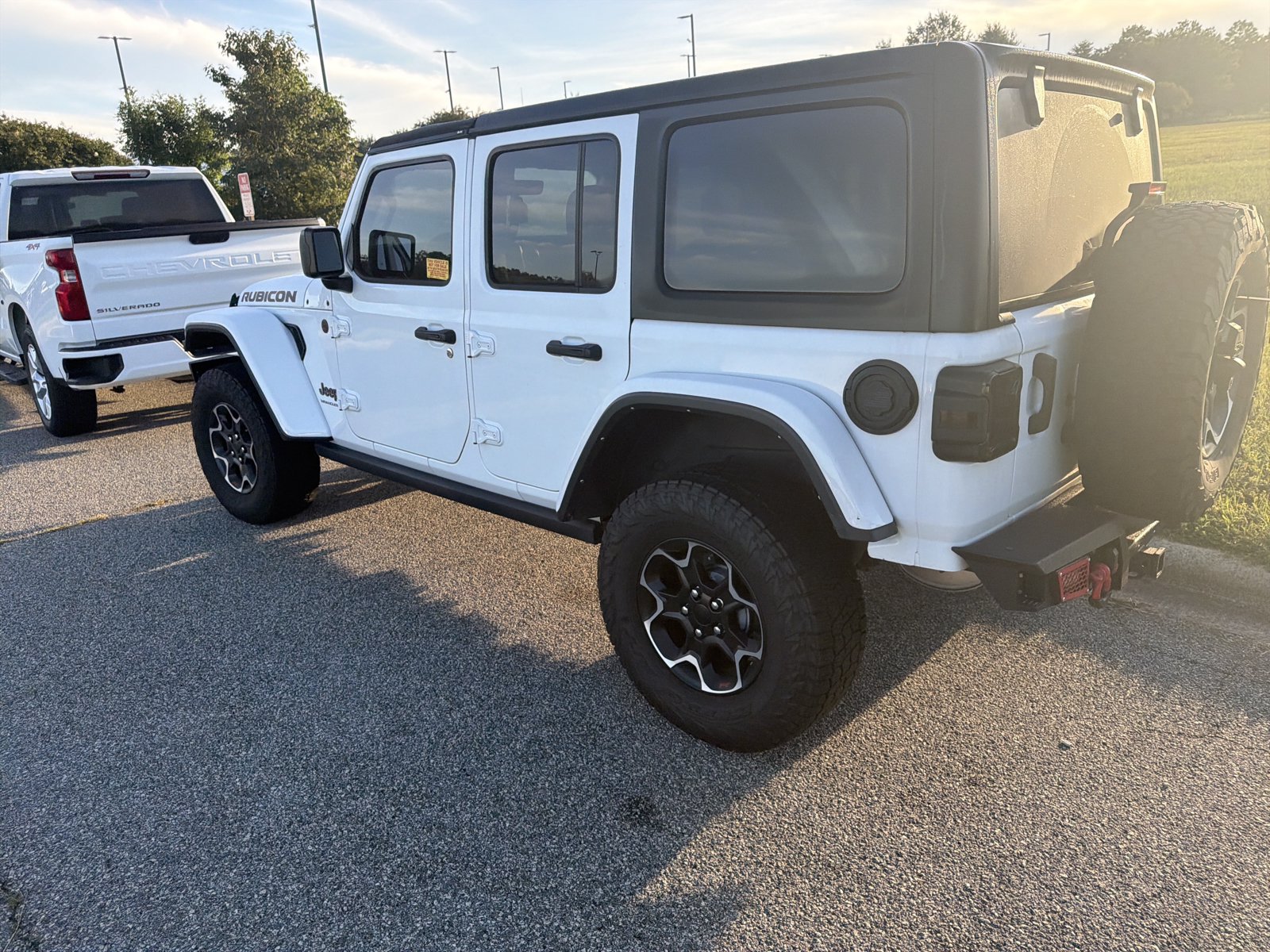 Used 2023 Jeep Wrangler Unlimited Rubicon w/ Cold Weather Group AWD/4WD image 8