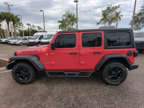 Used 2018 Jeep Wrangler Unlimited Sahara image 8