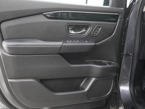 Used 2025 Honda Pilot Touring image 19