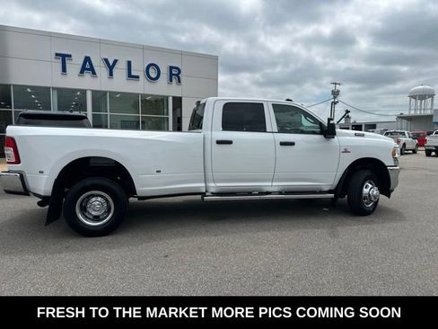 Used 2024 RAM 3500 Tradesman w/ Chrome Appearance Group AWD/4WD image 18