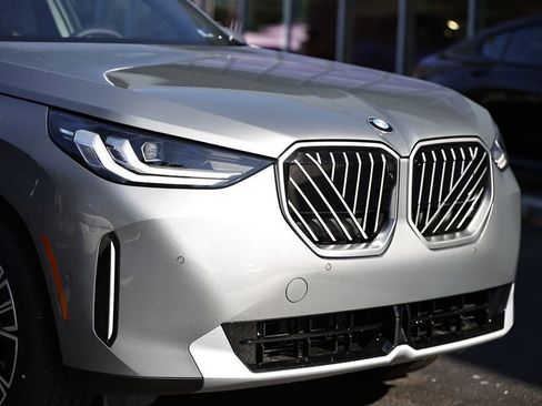 New 2026 BMW X3 xDrive30i w/ Premium Package AWD/4WD image 2