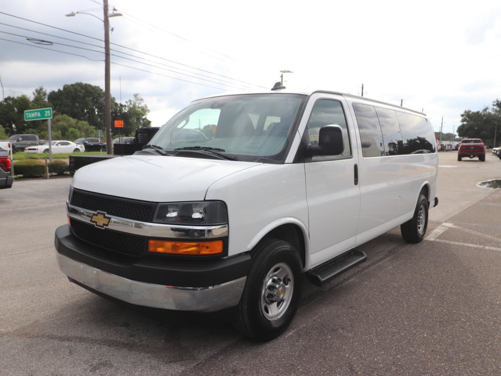 Used 2025 Chevrolet Express 3500 LT w/ LT Preferred Equipment Group RWD image 5