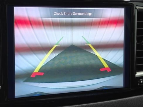 Used 2024 Chrysler Pacifica Touring-L FWD image 7