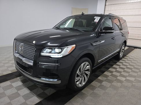 Used 2023 Lincoln Navigator Reserve image 2