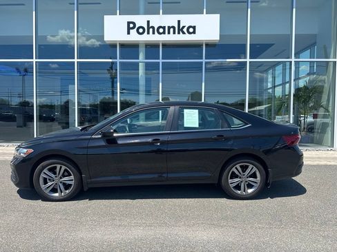 Used 2024 Volkswagen Jetta SE FWD image 2