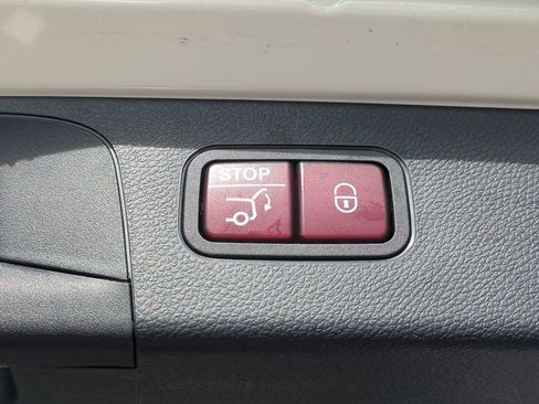 Used 2022 Mercedes-Benz GLC 300 4MATIC image 15