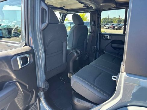 Used 2024 Jeep Wrangler Unlimited AWD/4WD image 38