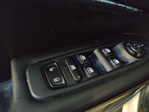 Used 2018 Jeep Compass Sport w/ Cold Weather Group FWD image 27