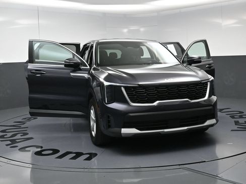 Used 2025 Kia Sorento LX FWD image 23