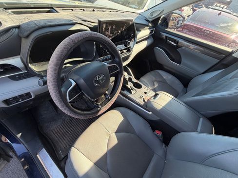 Used 2023 Toyota Highlander Platinum image 8