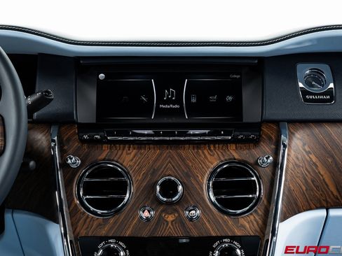 Used 2022 Rolls-Royce Cullinan image 29