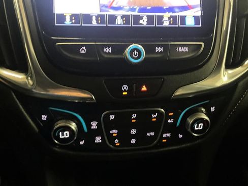Used 2022 Chevrolet Equinox Premier AWD/4WD image 21