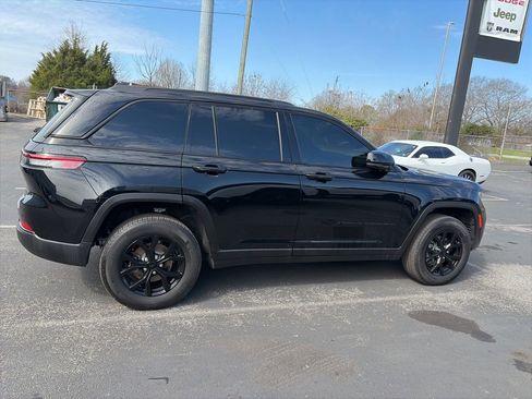 Certified 2025 Jeep Grand Cherokee Altitude image 8