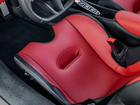 Used 2025 McLaren Artura image 14