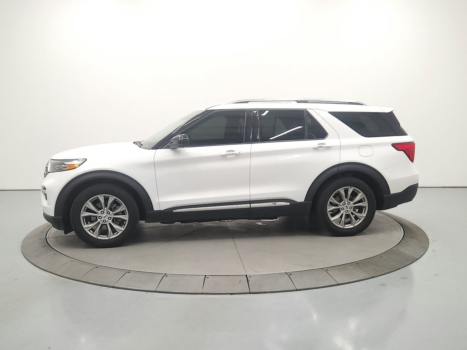 Used 2023 Ford Explorer Limited RWD image 5