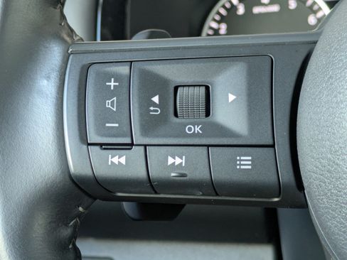 Used 2025 Nissan Pathfinder SV AWD/4WD image 28