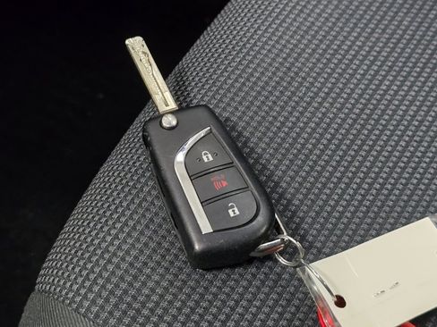 Certified 2022 Toyota RAV4 LE image 33