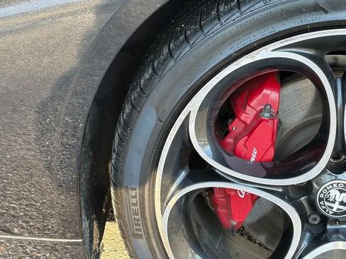 Used 2022 Alfa Romeo Giulia Veloce image 13