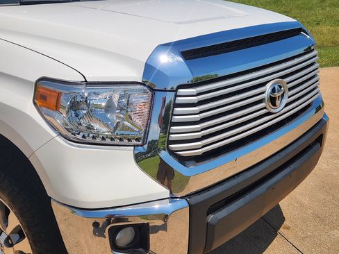 Used 2016 Toyota Tundra Limited w/ Limited Premium Package AWD/4WD image 12