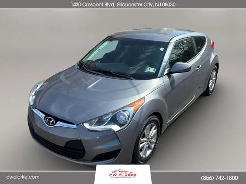Used 2016 Hyundai Veloster FWD image 2
