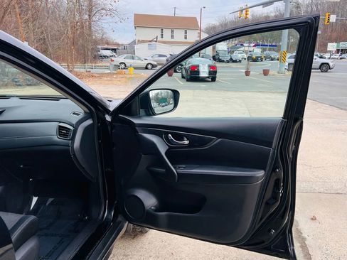 Used 2017 Nissan Rogue S image 16