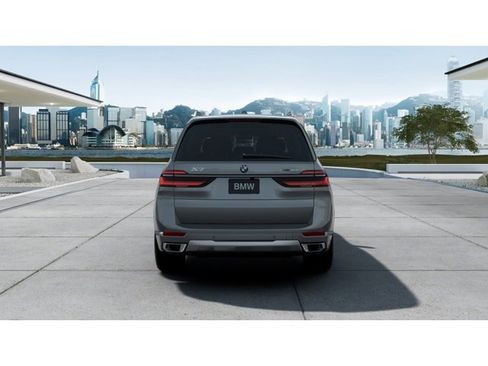 Used 2026 BMW X7 xDrive40i w/ Premium Package image 5