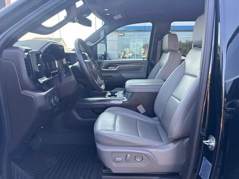 Used 2025 Chevrolet Silverado 2500 LTZ w/ LTZ Convenience Package AWD/4WD image 13
