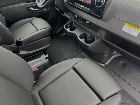 Used 2024 Mercedes-Benz Sprinter 2500 image 16