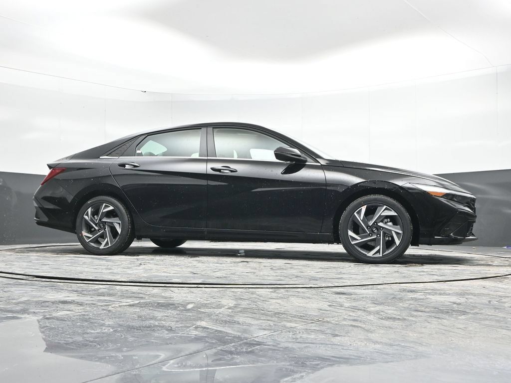 Used 2026 Hyundai Elantra Limited w/ Cargo Package FWD image 47