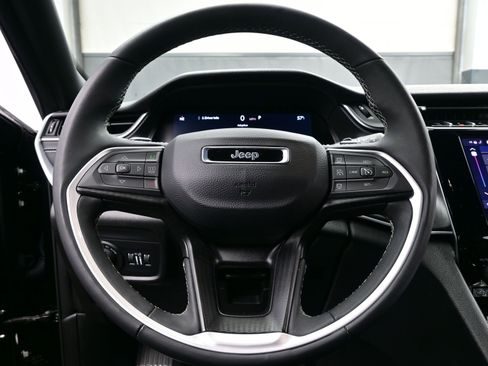 Used 2024 Jeep Grand Cherokee L Altitude image 24