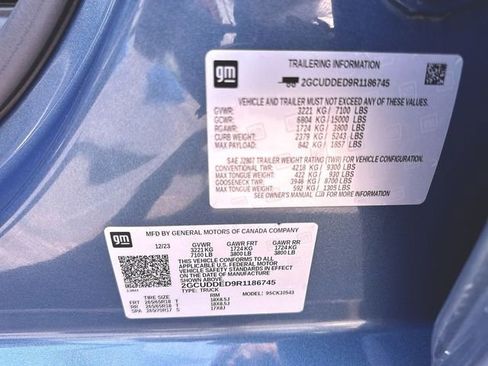Used 2024 Chevrolet Silverado 1500 LT AWD/4WD image 33