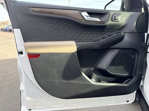 Used 2020 Ford Escape Titanium image 12