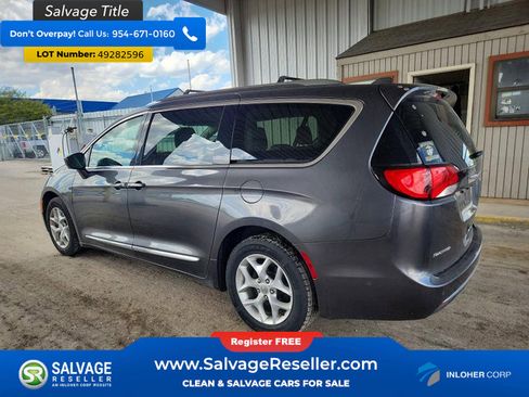Used 2017 Chrysler Pacifica Touring-L Plus w/ Advanced Safetytec Group FWD image 3
