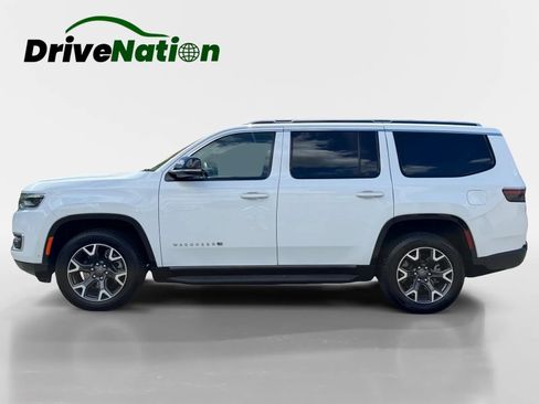 Used 2024 Jeep Wagoneer Series III AWD/4WD image 8