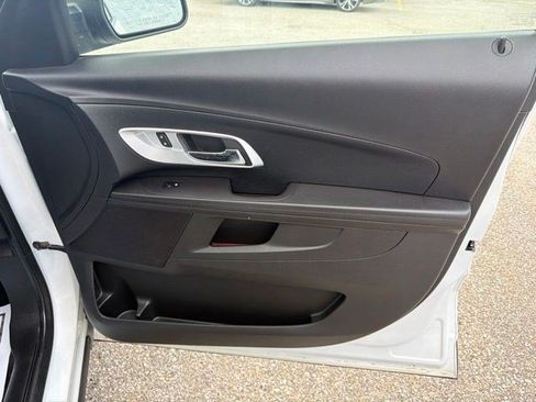 Used 2017 Chevrolet Equinox LS FWD image 19