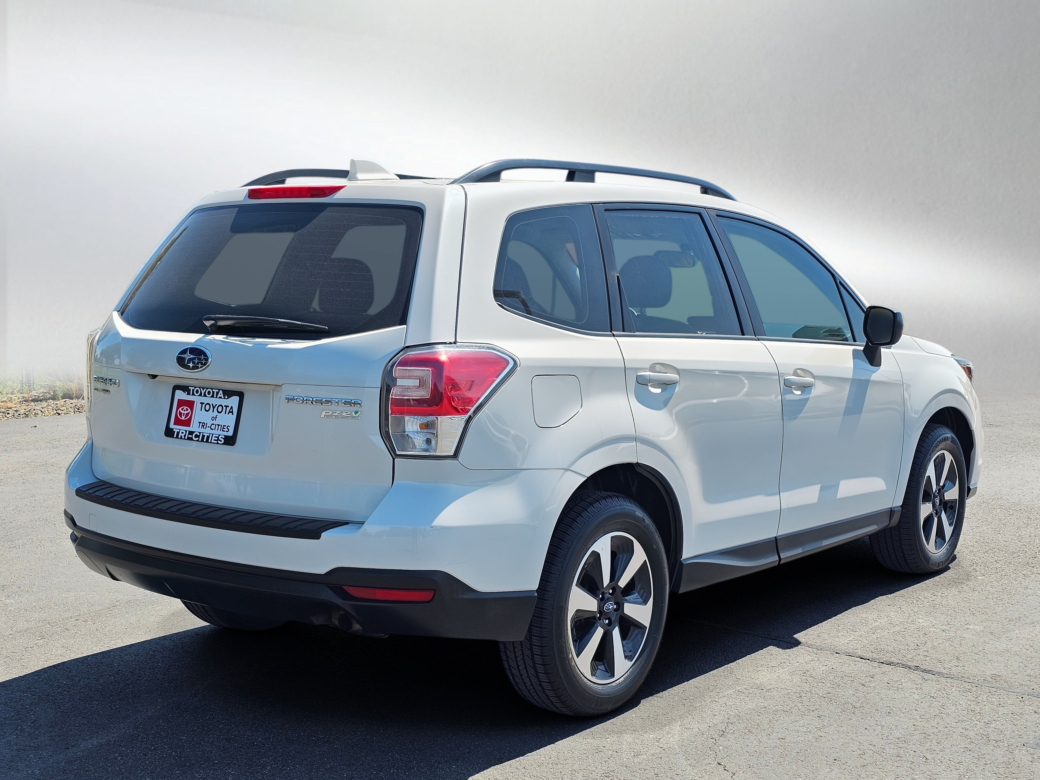 Used 2017 Subaru Forester 2.5i w/ Alloy Wheel Package AWD/4WD image 5