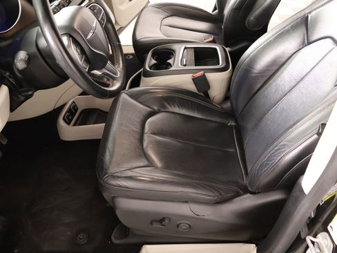 Used 2017 Chrysler Pacifica Touring-L Plus w/ Advanced Safetytec Group FWD image 12